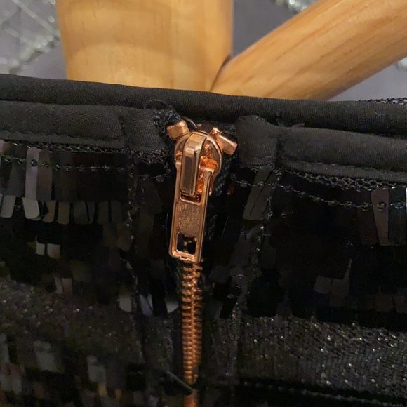 MINKPINK - skirt w black sequin layers, lining, zipper - M - Picture 14 of 15